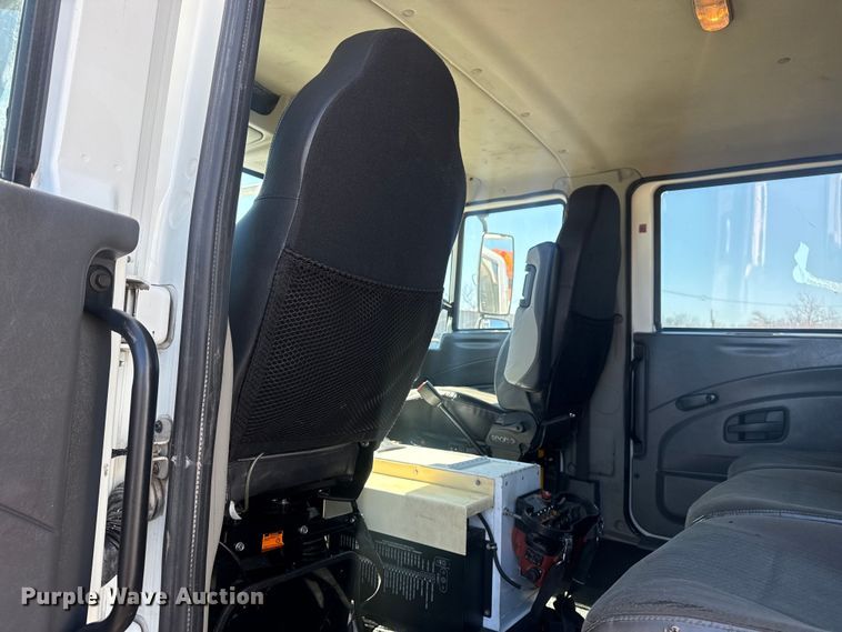 image for item EG2144 2010 International 7500 crane truck