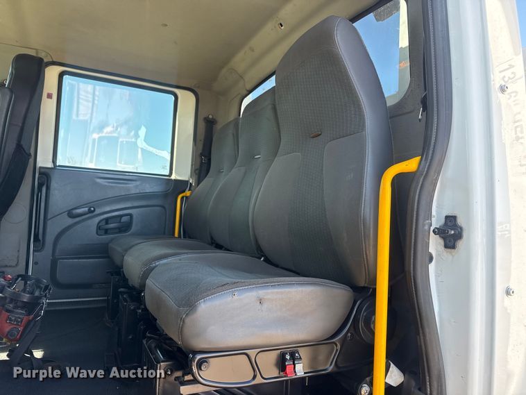 image for item EG2144 2010 International 7500 crane truck