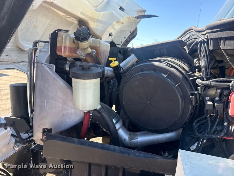 image for item EG2144 2010 International 7500 crane truck