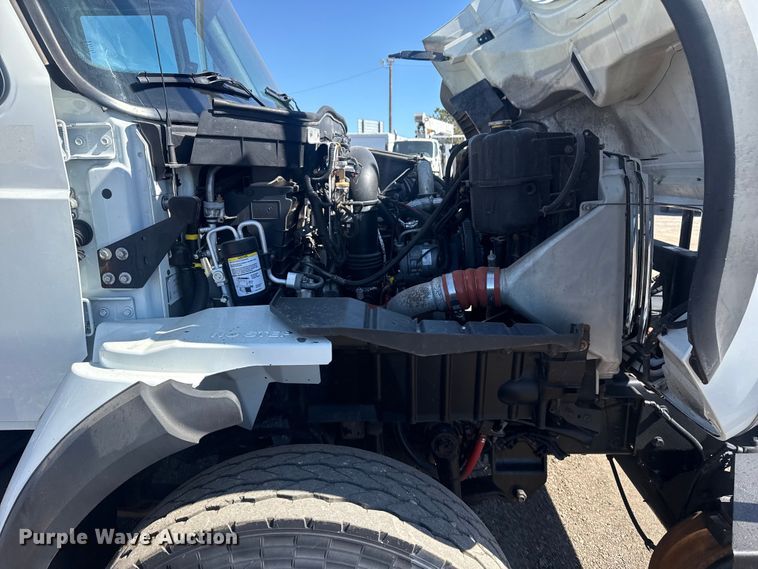 image for item EG2144 2010 International 7500 crane truck