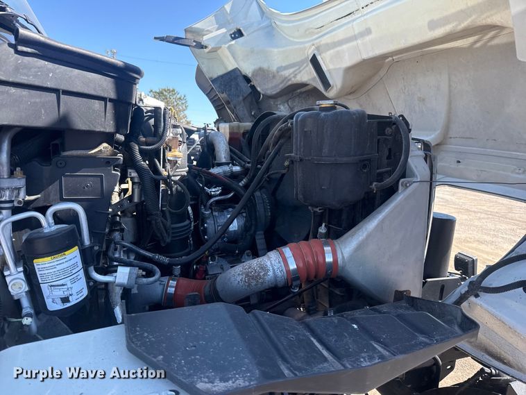 image for item EG2144 2010 International 7500 crane truck