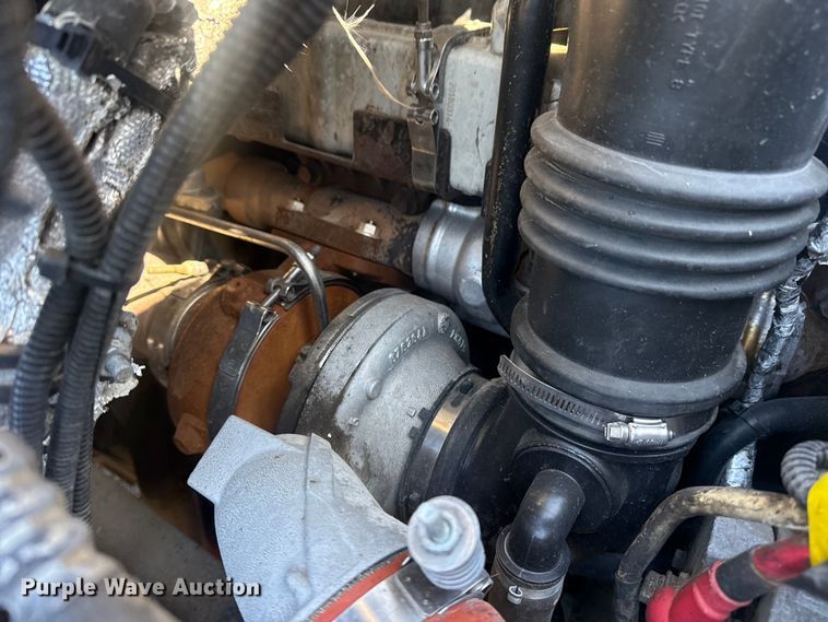 image for item EG2144 2010 International 7500 crane truck