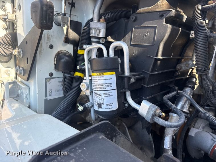 image for item EG2144 2010 International 7500 crane truck