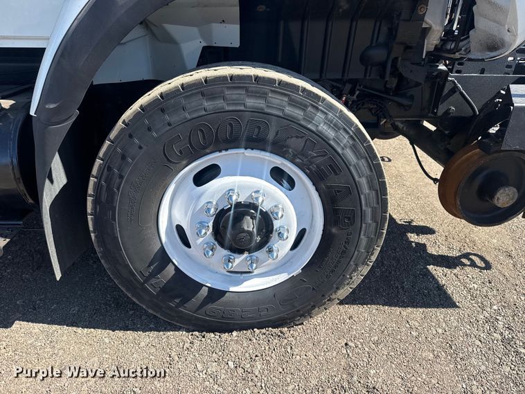 image for item EG2144 2010 International 7500 crane truck