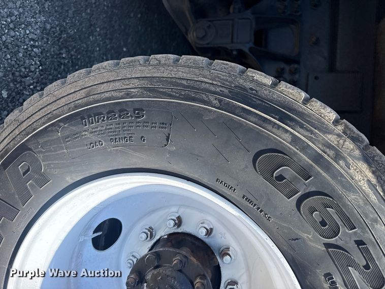 image for item EG2144 2010 International 7500 crane truck