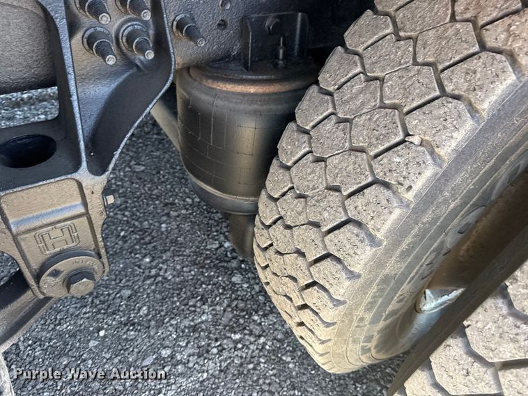 image for item EG2144 2010 International 7500 crane truck