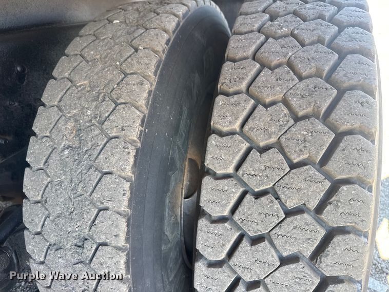 image for item EG2144 2010 International 7500 crane truck