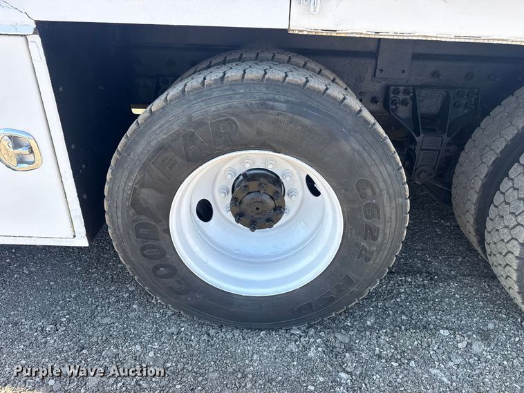 image for item EG2144 2010 International 7500 crane truck