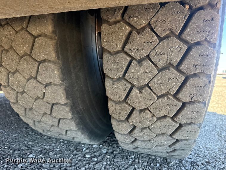 image for item EG2144 2010 International 7500 crane truck