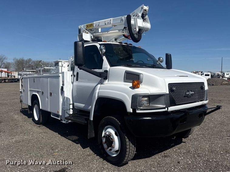image for item EG8903 2008 Chevrolet C5500 bucket truck