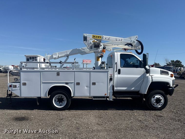 image for item EG8903 2008 Chevrolet C5500 bucket truck