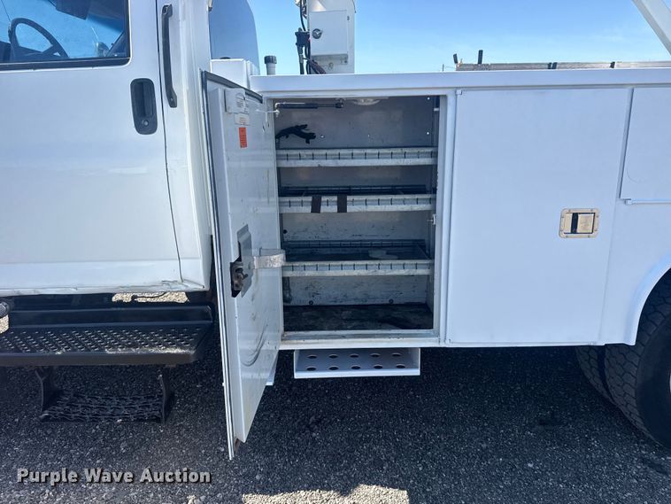 image for item EG8903 2008 Chevrolet C5500 bucket truck