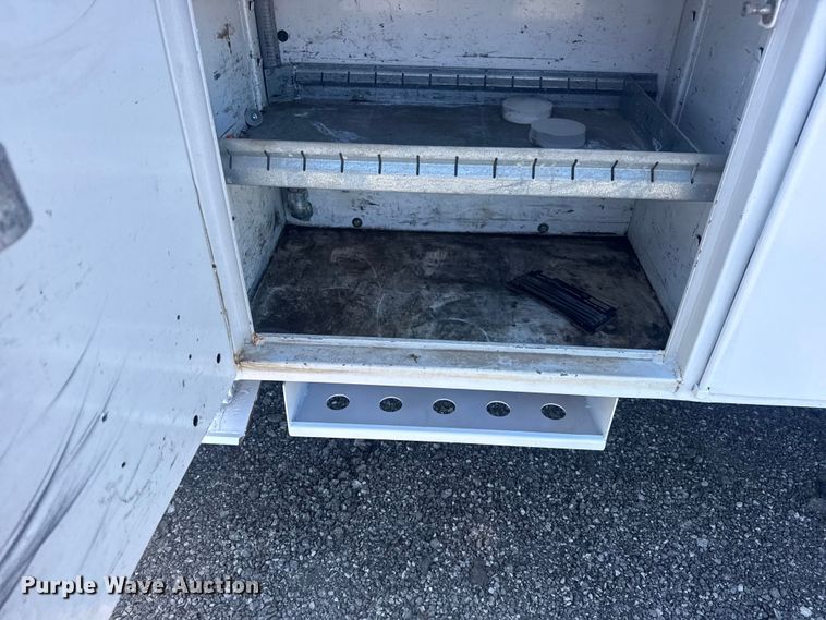 image for item EG8903 2008 Chevrolet C5500 bucket truck