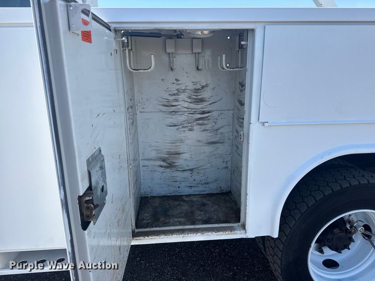 image for item EG8903 2008 Chevrolet C5500 bucket truck