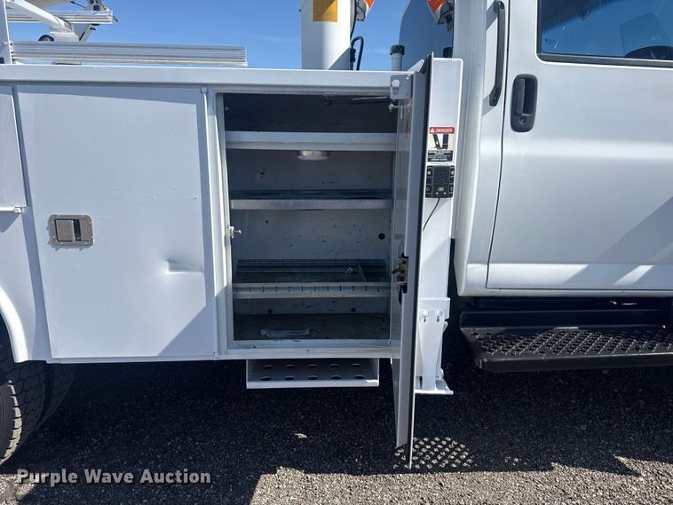 image for item EG8903 2008 Chevrolet C5500 bucket truck