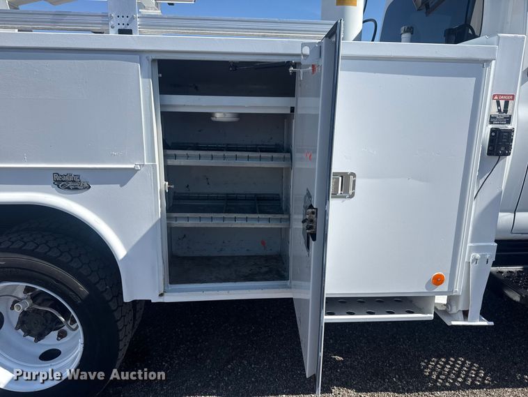 image for item EG8903 2008 Chevrolet C5500 bucket truck