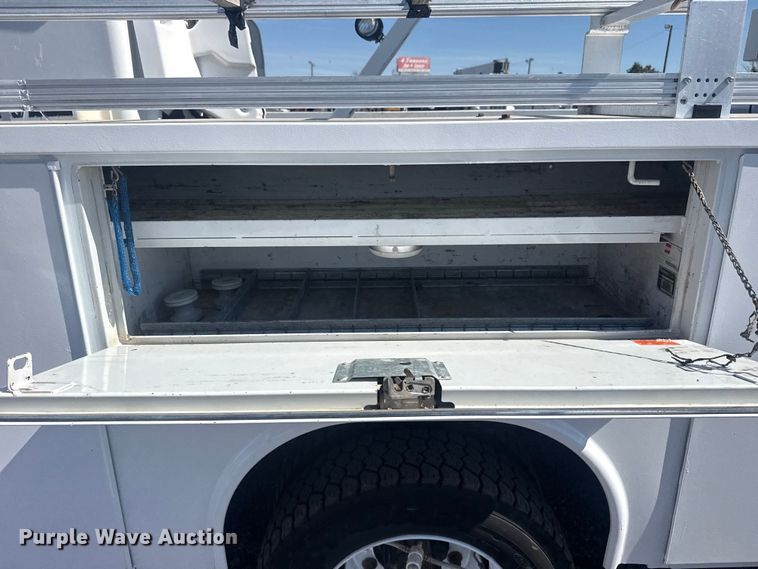 image for item EG8903 2008 Chevrolet C5500 bucket truck