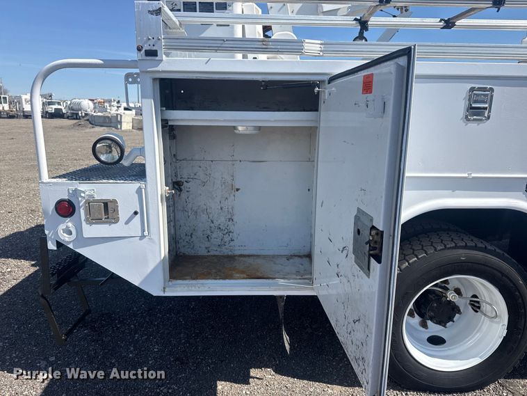 image for item EG8903 2008 Chevrolet C5500 bucket truck