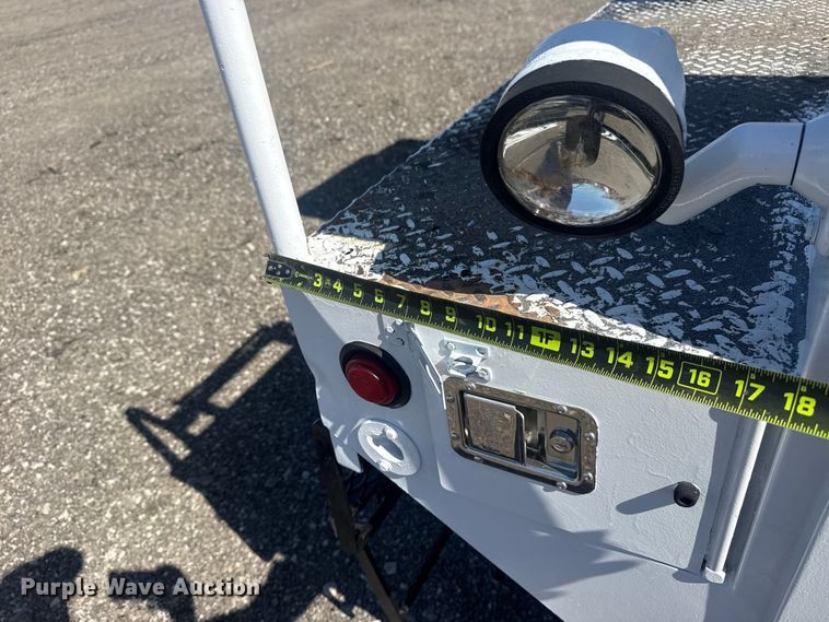 image for item EG8903 2008 Chevrolet C5500 bucket truck