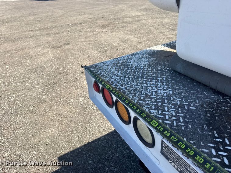 image for item EG8903 2008 Chevrolet C5500 bucket truck