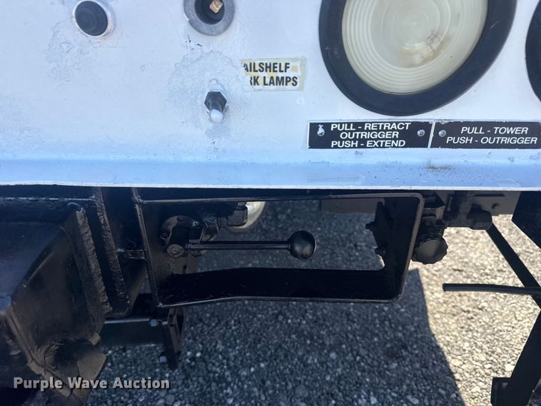 image for item EG8903 2008 Chevrolet C5500 bucket truck