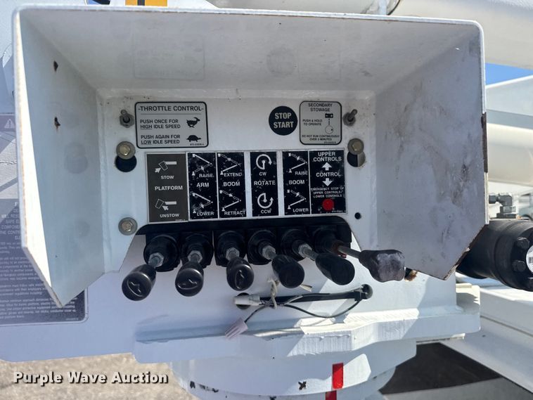 image for item EG8903 2008 Chevrolet C5500 bucket truck