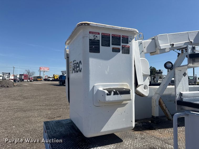 image for item EG8903 2008 Chevrolet C5500 bucket truck