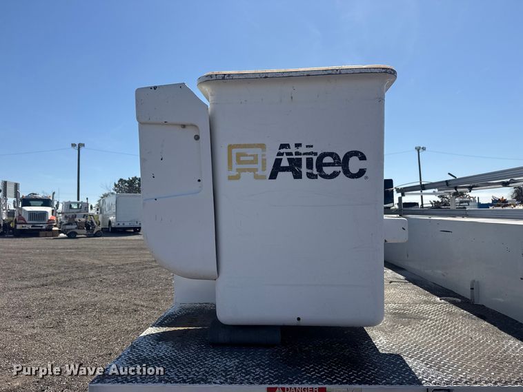 image for item EG8903 2008 Chevrolet C5500 bucket truck