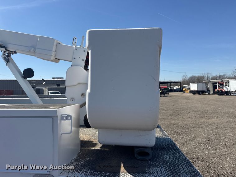 image for item EG8903 2008 Chevrolet C5500 bucket truck