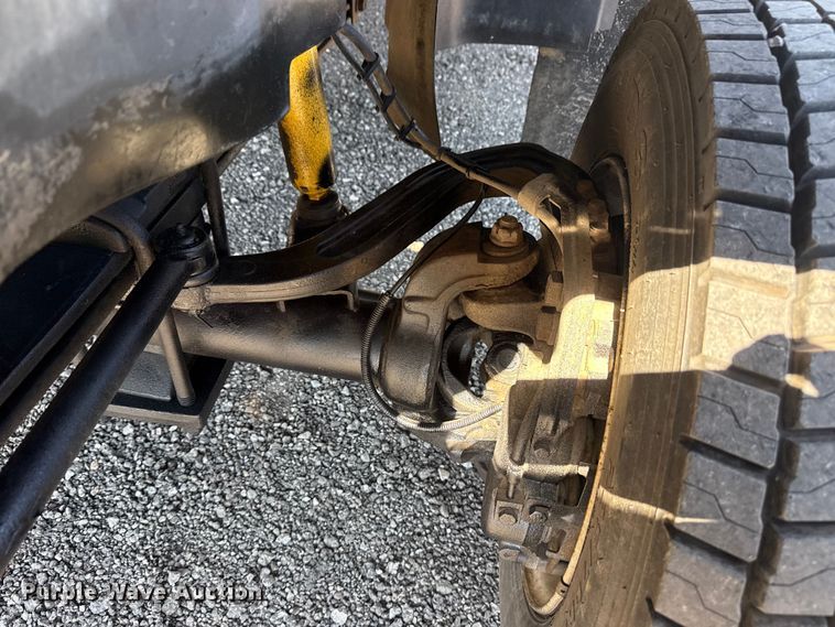 image for item EG8903 2008 Chevrolet C5500 bucket truck