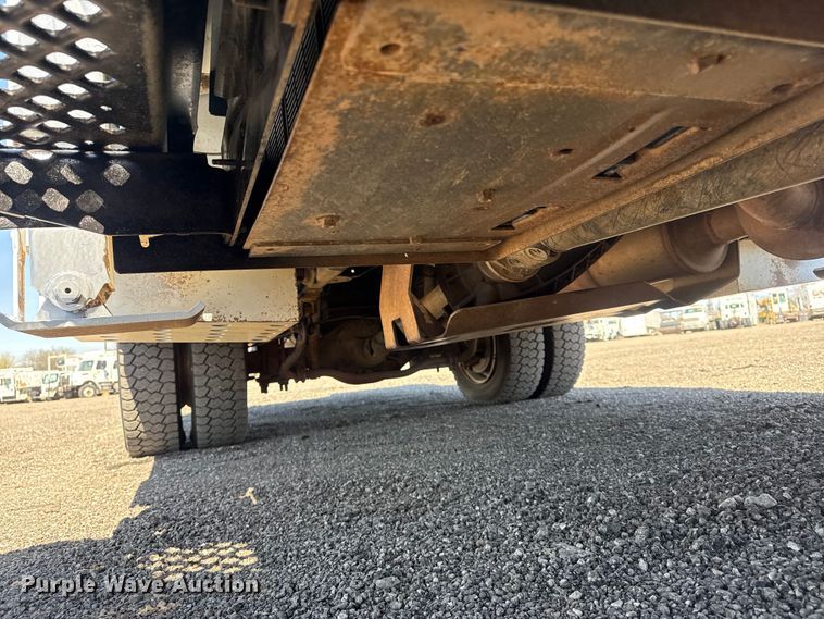 image for item EG8903 2008 Chevrolet C5500 bucket truck