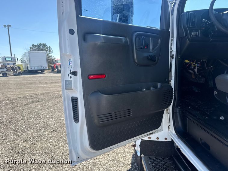 image for item EG8903 2008 Chevrolet C5500 bucket truck