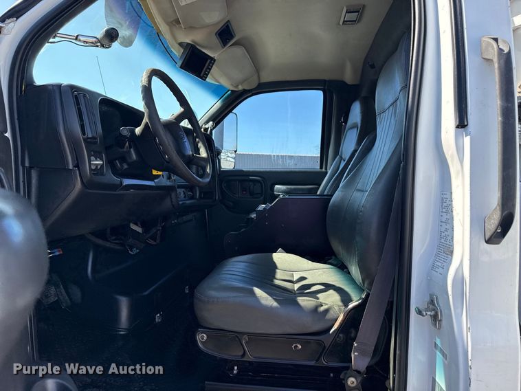 image for item EG8903 2008 Chevrolet C5500 bucket truck