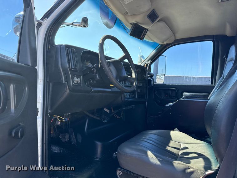 image for item EG8903 2008 Chevrolet C5500 bucket truck