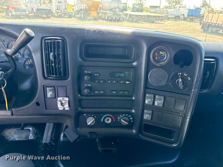 image for item EG8903 2008 Chevrolet C5500 bucket truck