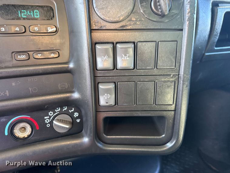 image for item EG8903 2008 Chevrolet C5500 bucket truck