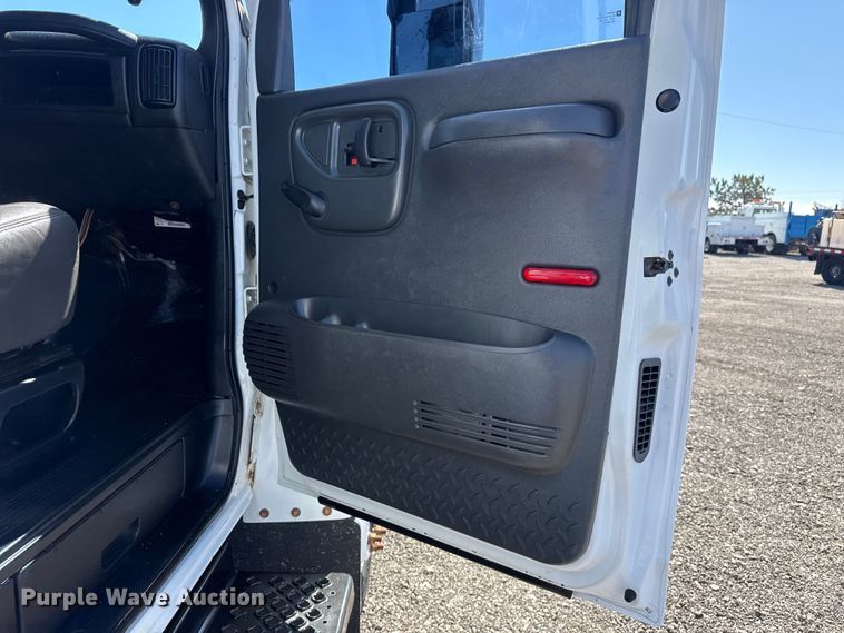 image for item EG8903 2008 Chevrolet C5500 bucket truck