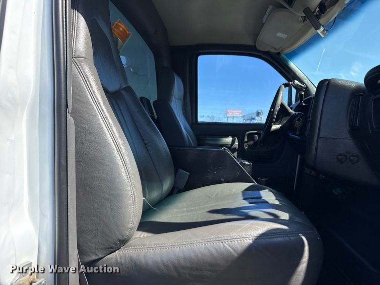 image for item EG8903 2008 Chevrolet C5500 bucket truck