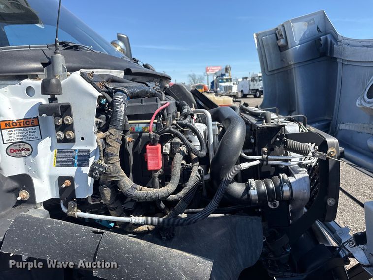 image for item EG8903 2008 Chevrolet C5500 bucket truck