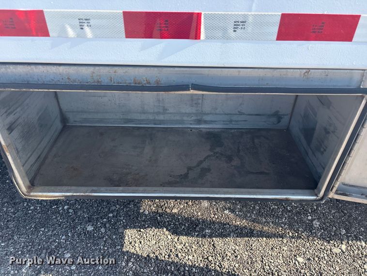 image for item EG8906 2016 Ford F450 Super Duty XL flatbed truck