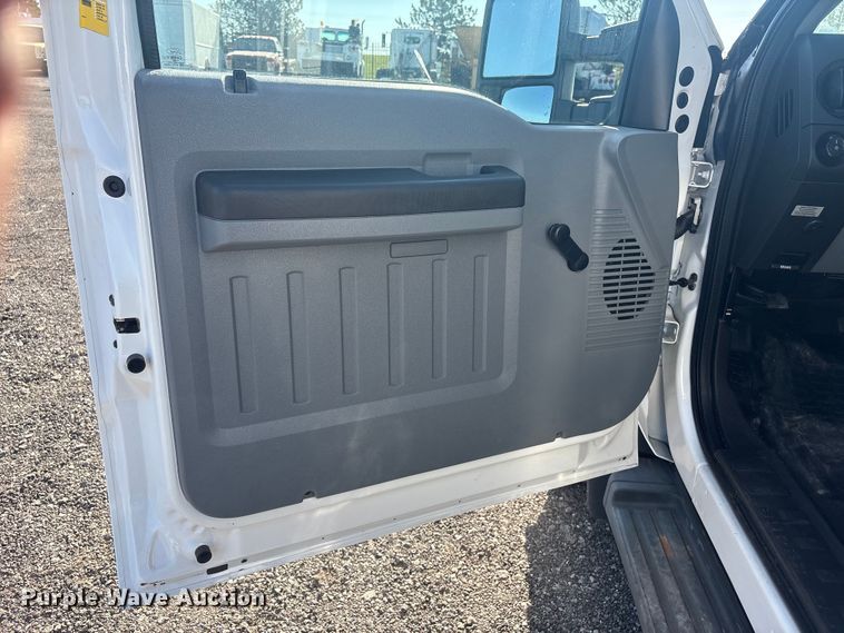 image for item EG8906 2016 Ford F450 Super Duty XL flatbed truck