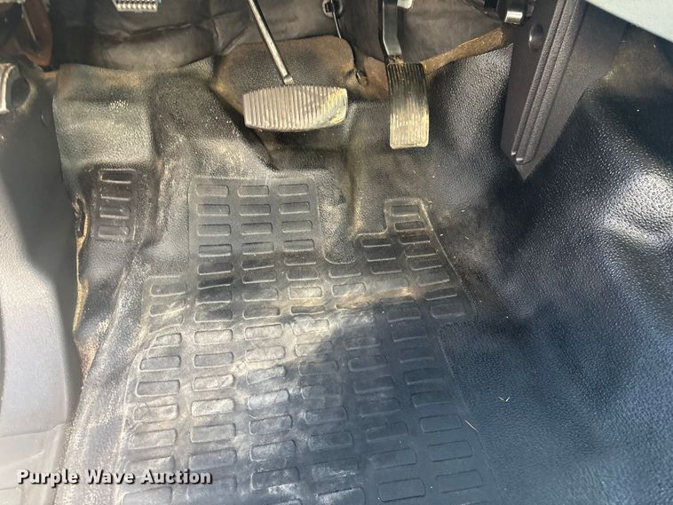 image for item EG8906 2016 Ford F450 Super Duty XL flatbed truck