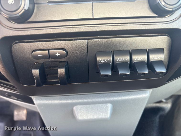 image for item EG8906 2016 Ford F450 Super Duty XL flatbed truck