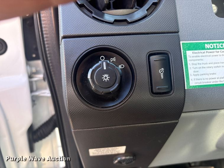 image for item EG8906 2016 Ford F450 Super Duty XL flatbed truck