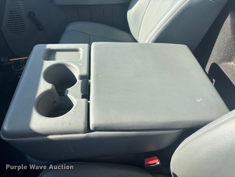 image for item EG8906 2016 Ford F450 Super Duty XL flatbed truck