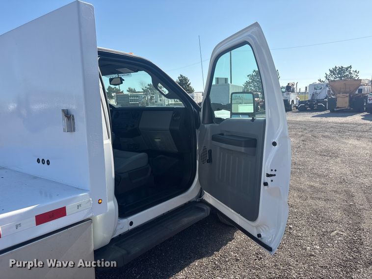 image for item EG8906 2016 Ford F450 Super Duty XL flatbed truck