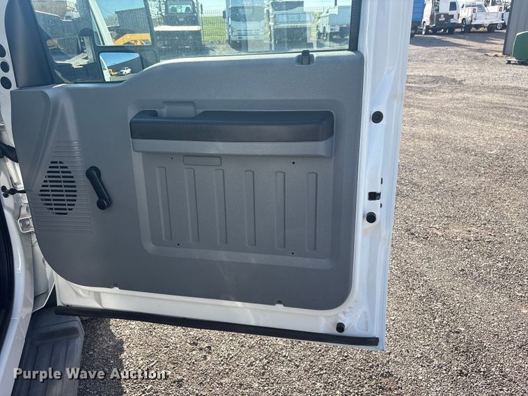 image for item EG8906 2016 Ford F450 Super Duty XL flatbed truck