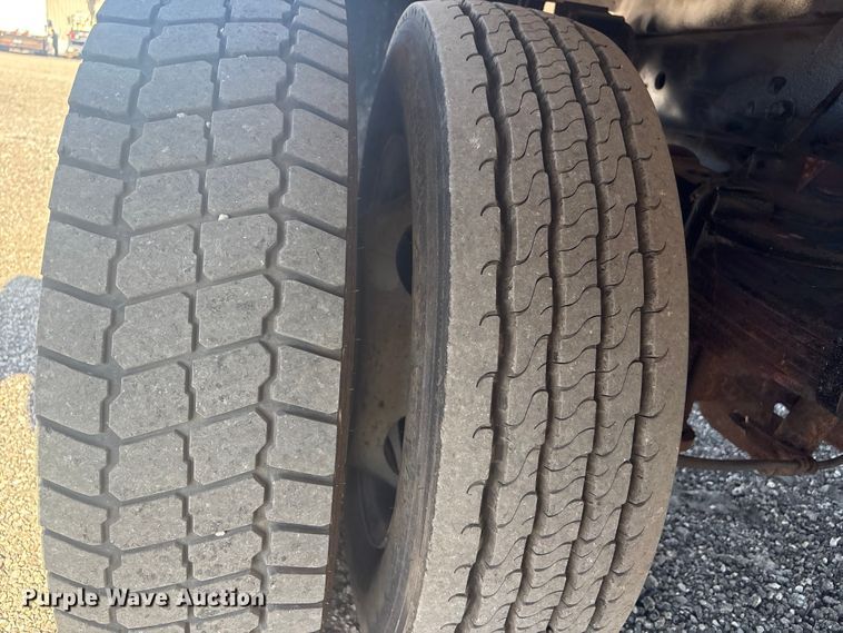 image for item EG8906 2016 Ford F450 Super Duty XL flatbed truck