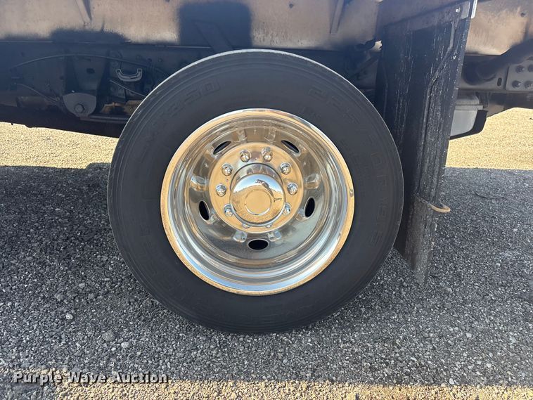 image for item EG8906 2016 Ford F450 Super Duty XL flatbed truck