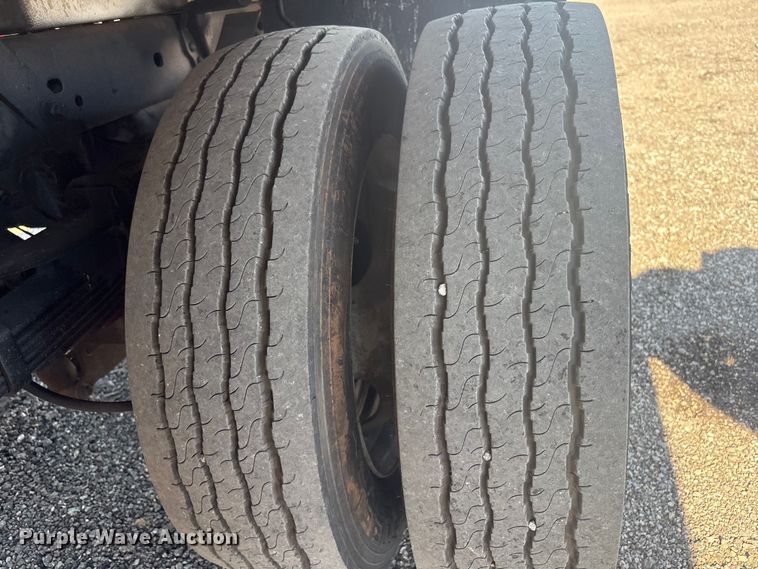 image for item EG8906 2016 Ford F450 Super Duty XL flatbed truck